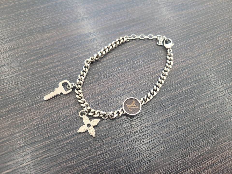 ヴィトンのブレスレット ブラスレ・MNG パドロック